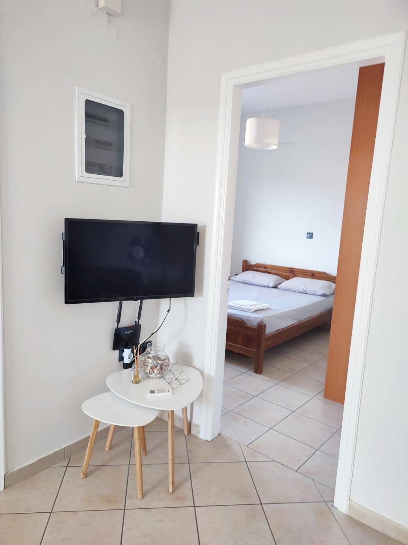 Peroulia Apartments Kómboi Eksteriør bilde